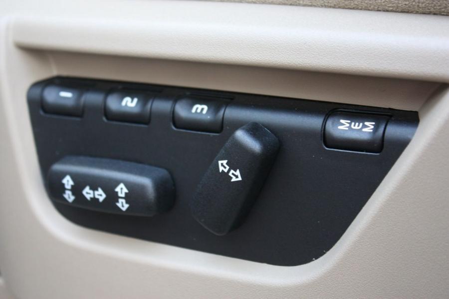  Land Rover LR2 HSE 2009 года  (фото 16 из 54)